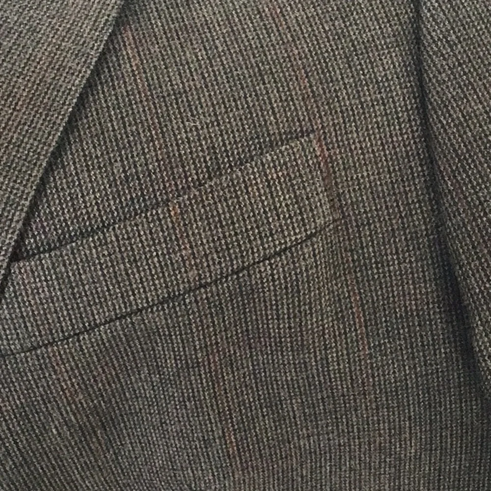 Silk and wool blend two button Versini sports coat Size 42 Short